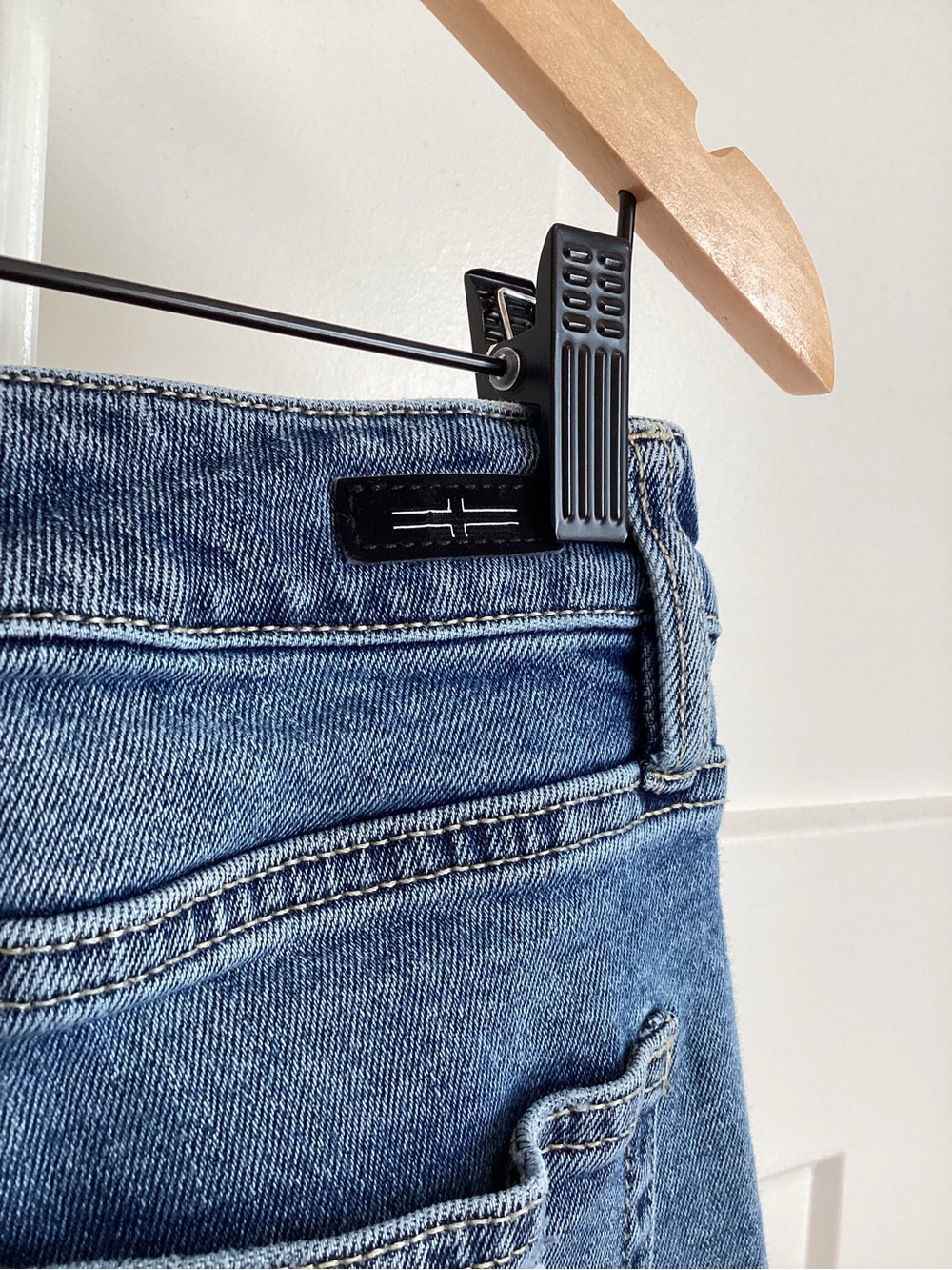 Liverpool Distressed Crop Girlfriend Jean High Rise Size 8 29 Medium Blue Denim - Picture 9 of 12